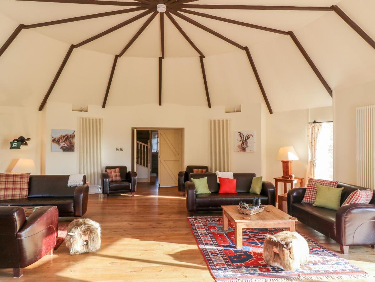 The Roundhouse Villa Auchterarder Buitenkant foto
